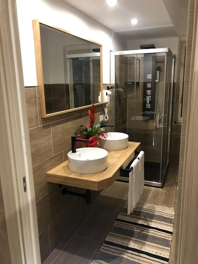Donnarosahome Oliveri 0*,  Italia