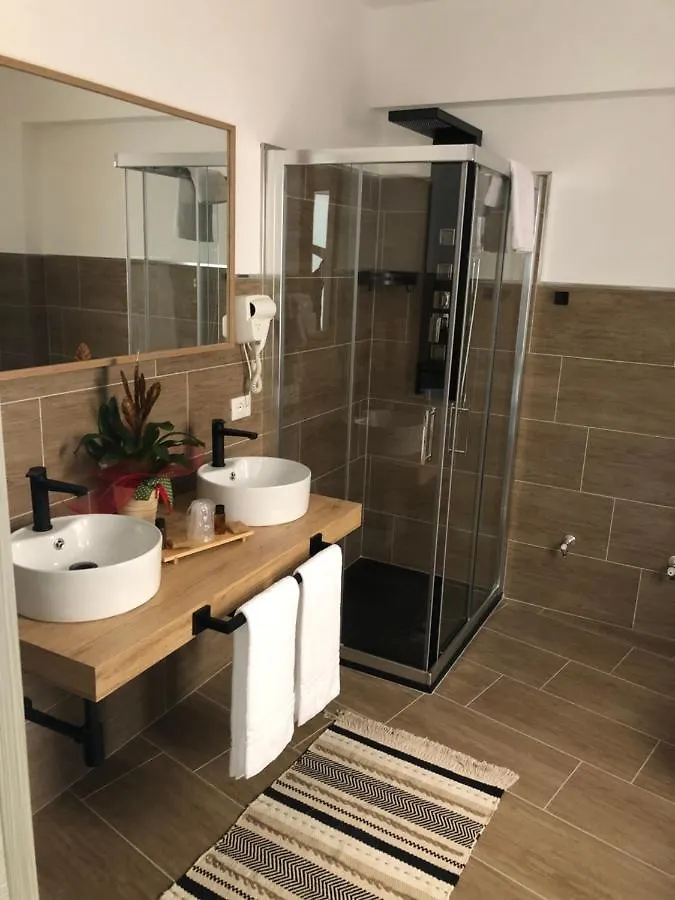 Donnarosahome Oliveri Bed & Breakfast