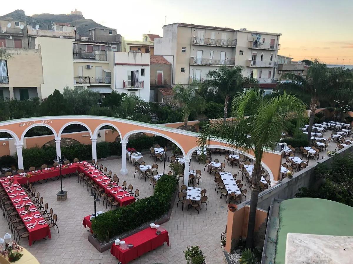 Donnarosahome Oliveri 0*,  Italia